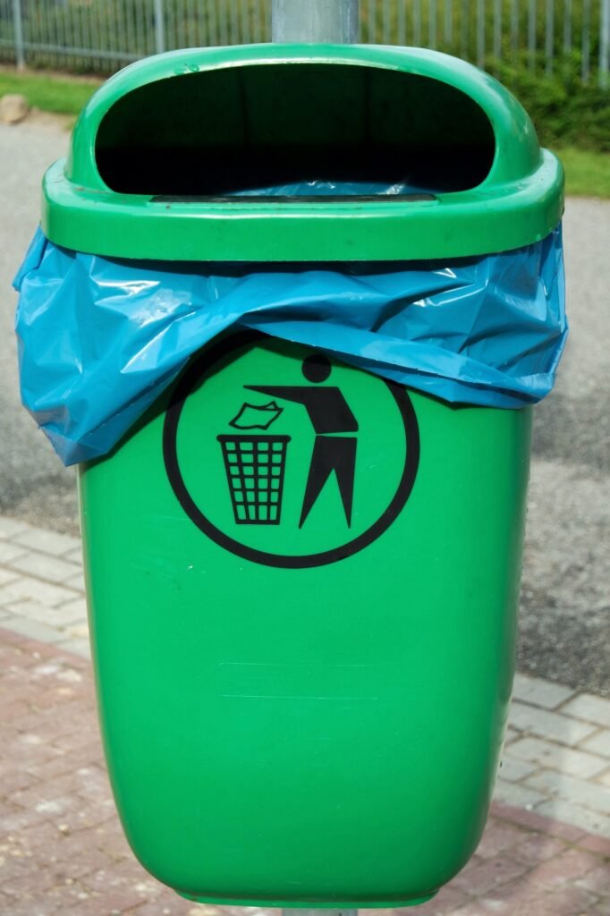 Garbage container